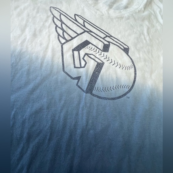 New Era Cleveland Guardian Blue Dye V-Neck T-Shirt MLB Women's Sz Small NWT - Picture 3 of 8